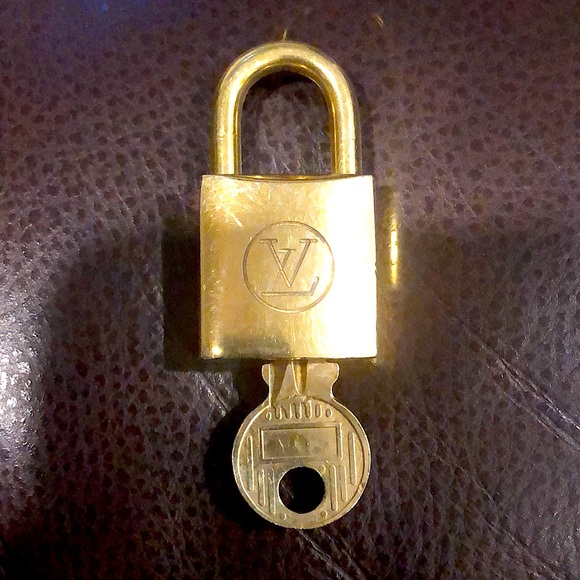 Vintage LV Louis Vuitton Padlock Lock & Key 227 - Picture 11 of 16